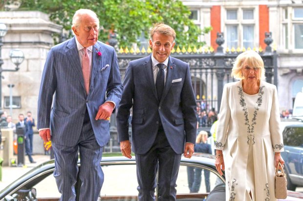 World News: UK King and Macron view Bayeux Tapestry